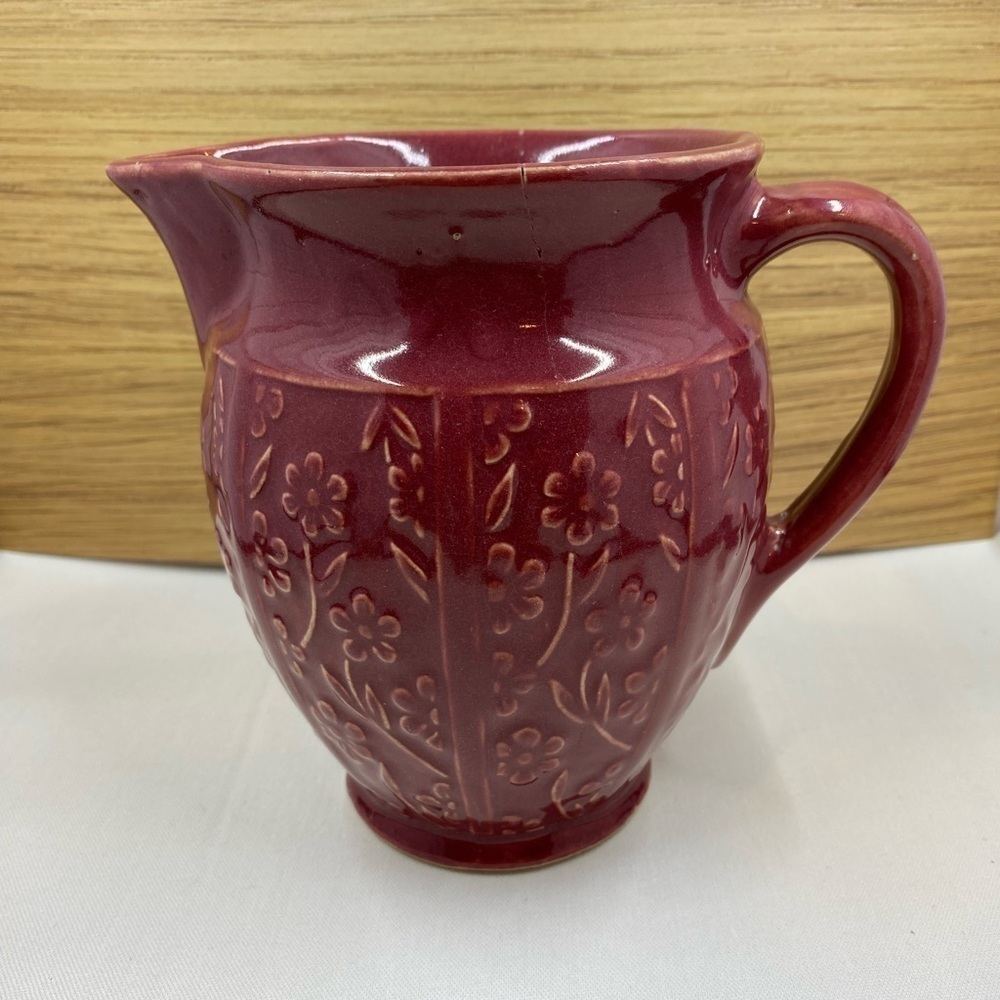 VINTAGE~FARMHOUSE KITCHEN CREAMER~MAROON/CREAM~USA POTTERY~2 HAIRLINE CRACKS~G1